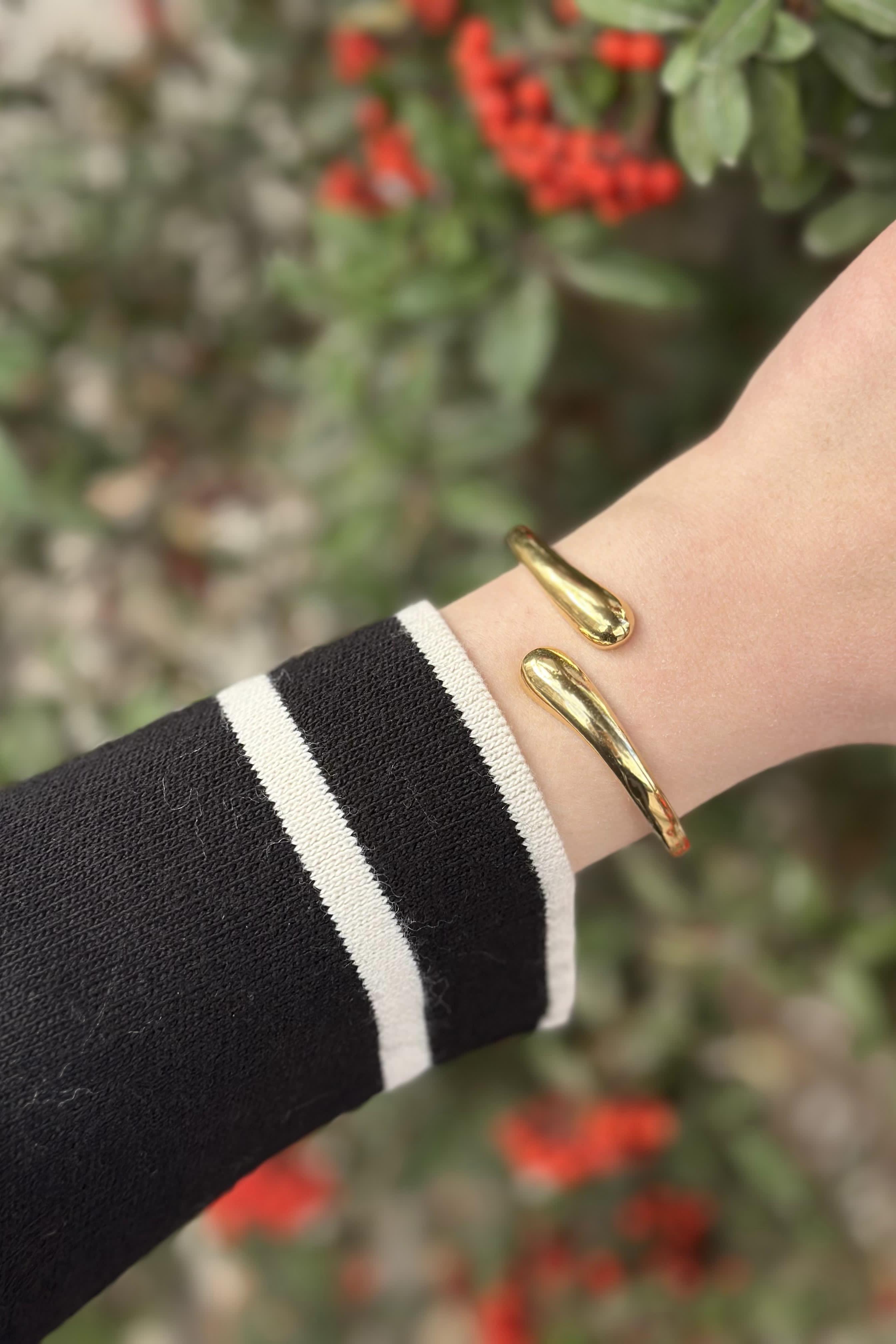 Sarmal Model Gold Çelik Kelepçe Bileklik