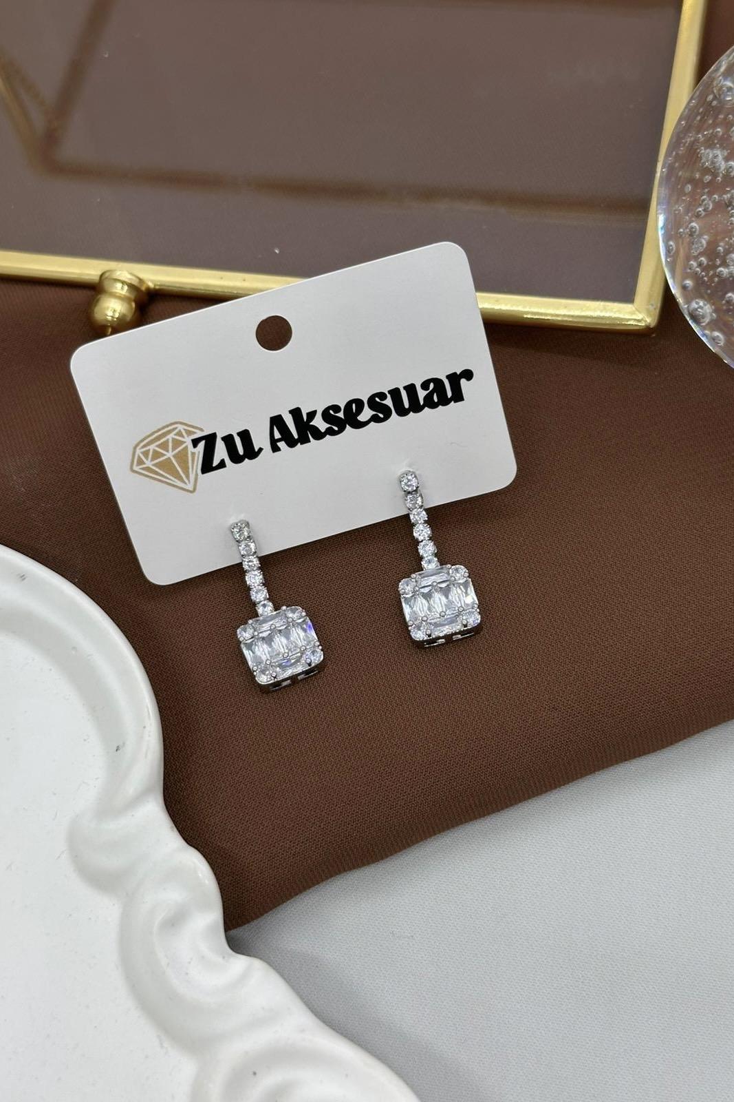 Baget Model Sılver Taşlı Küpe