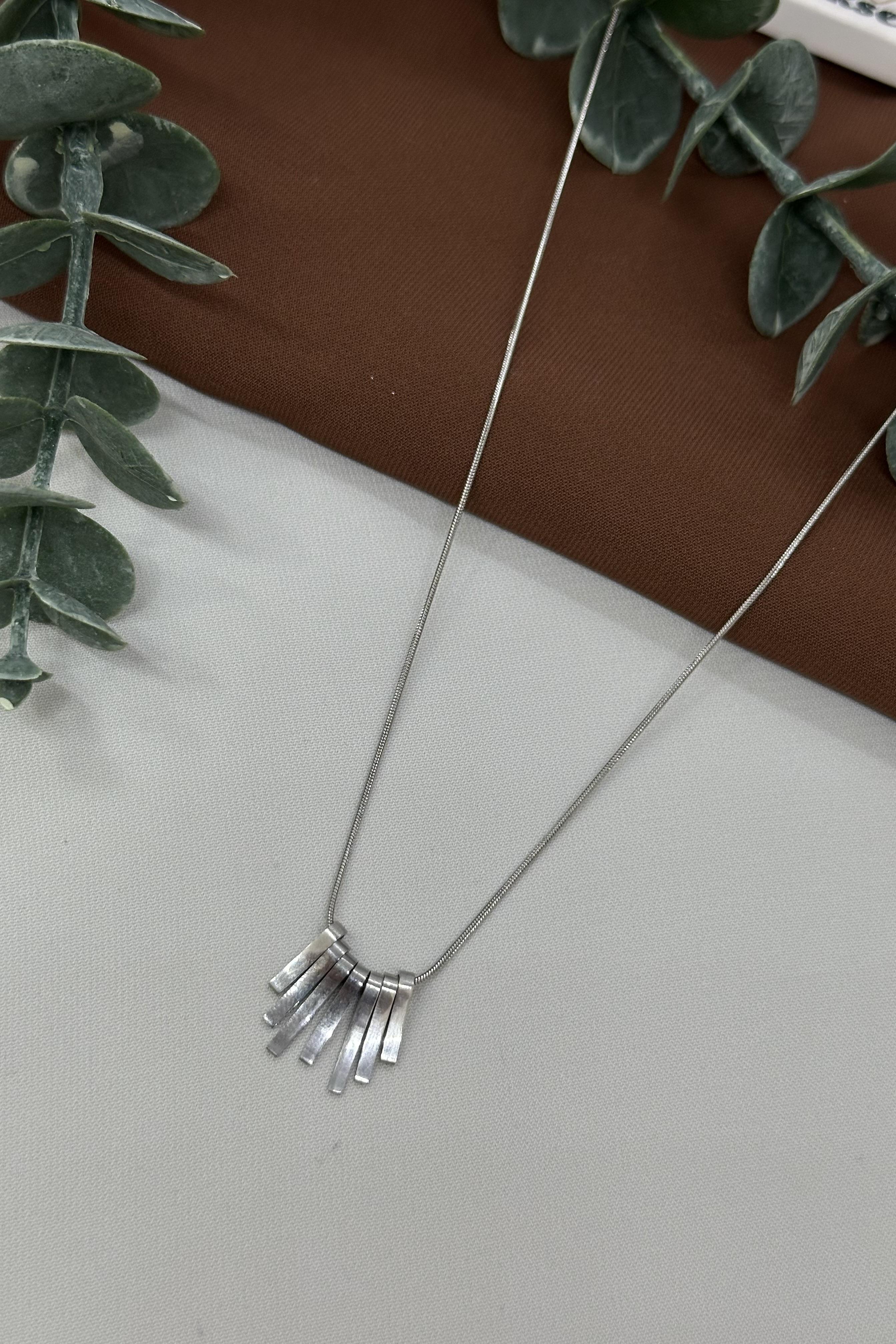 Sallantılı Sılver Çelik Kolye