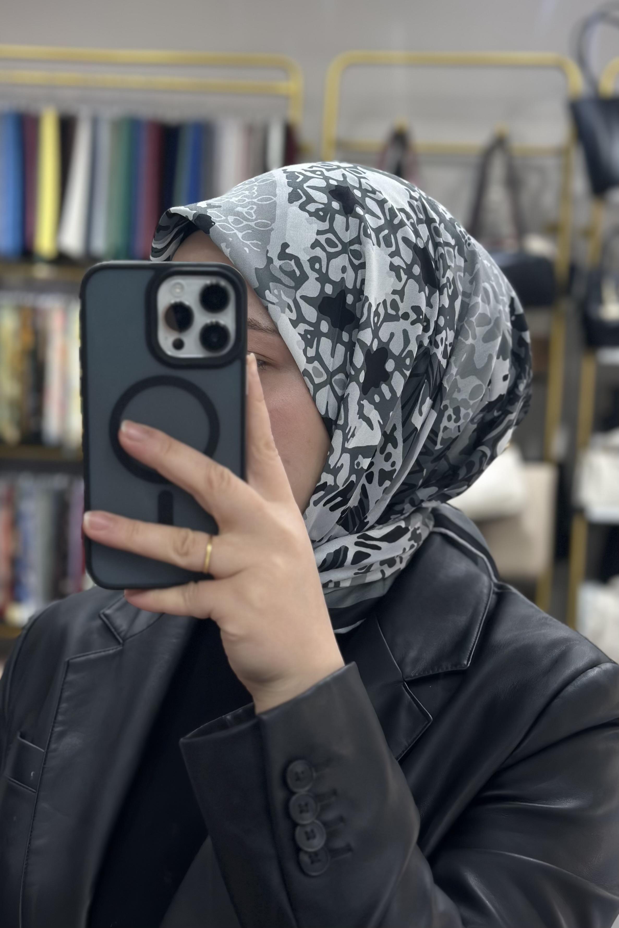 İpekhan Siyah-Gri Desenli Soft Eşarp