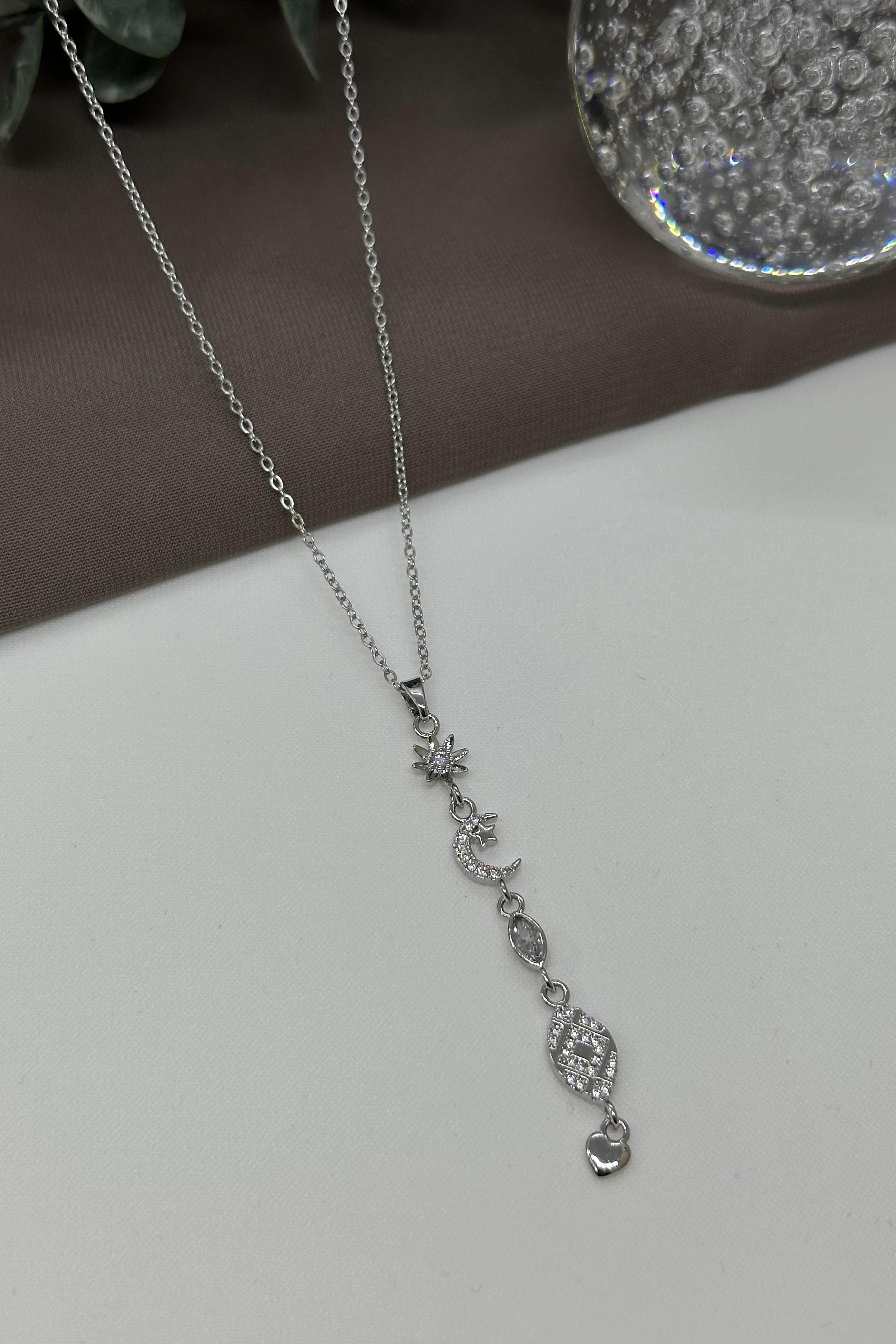 Figürlü Sılver Sallantılı Çelik Kolye