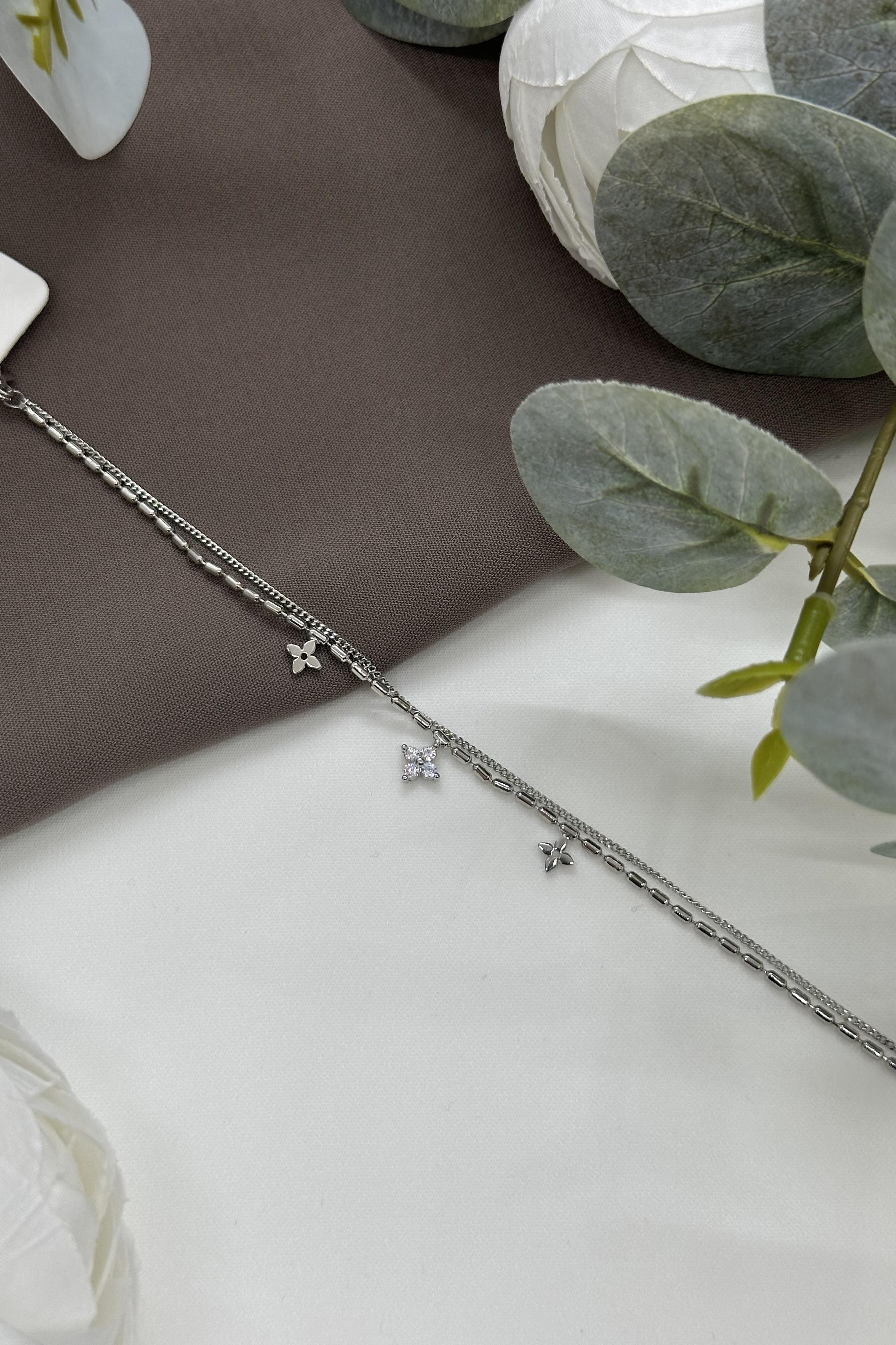 Yonca Model Taşlı Sılver Vıp Bileklik