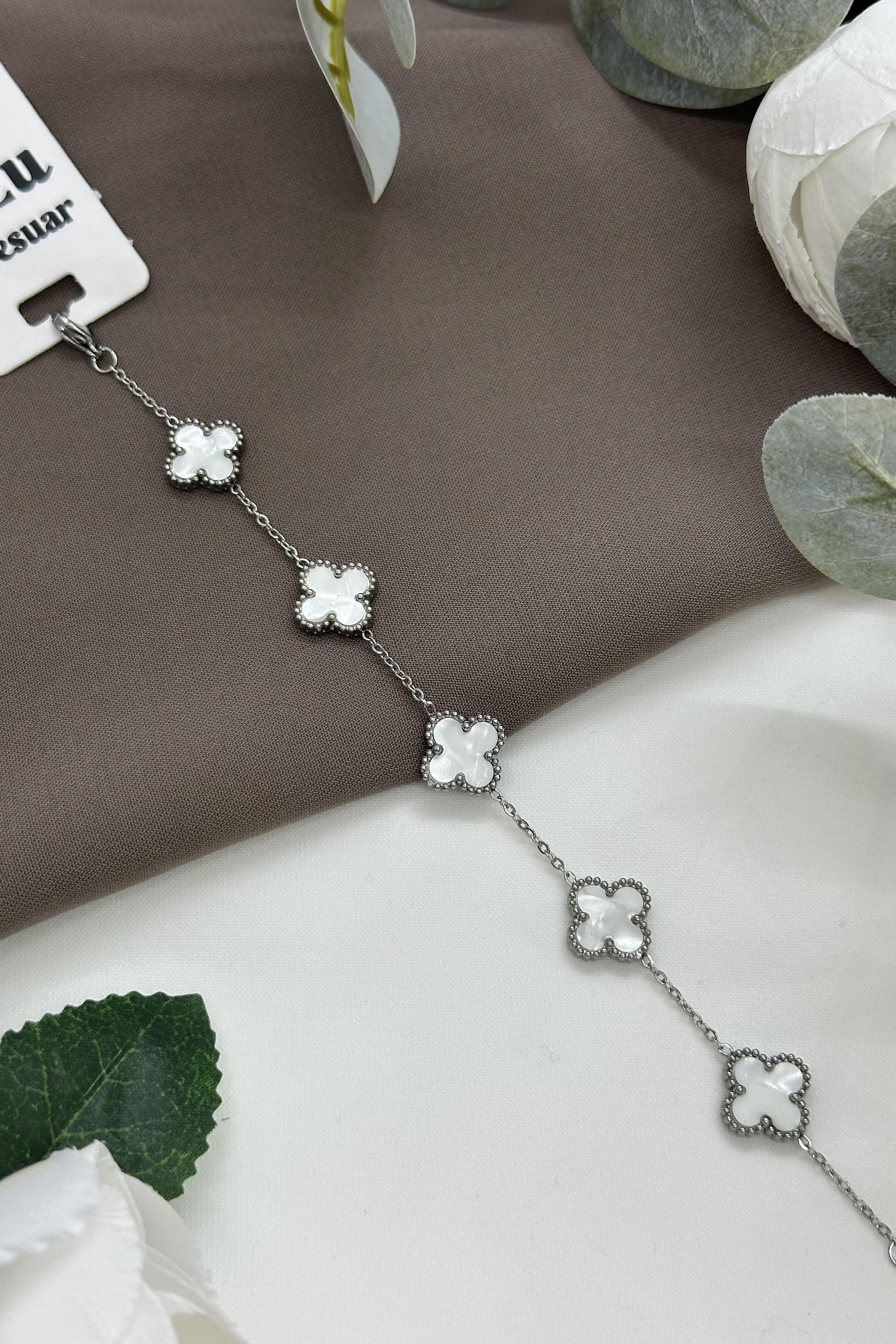 Beyaz Yonca Model Sılver Çelik Bileklik